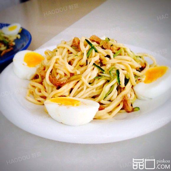 酱香肉丝炒面