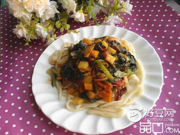 杂蔬炒肉拌面