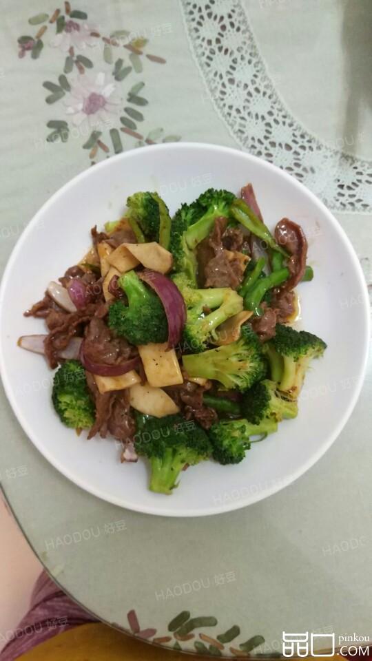 黑胡椒牛肉配西蓝花