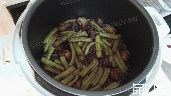 豆角排骨焖饭