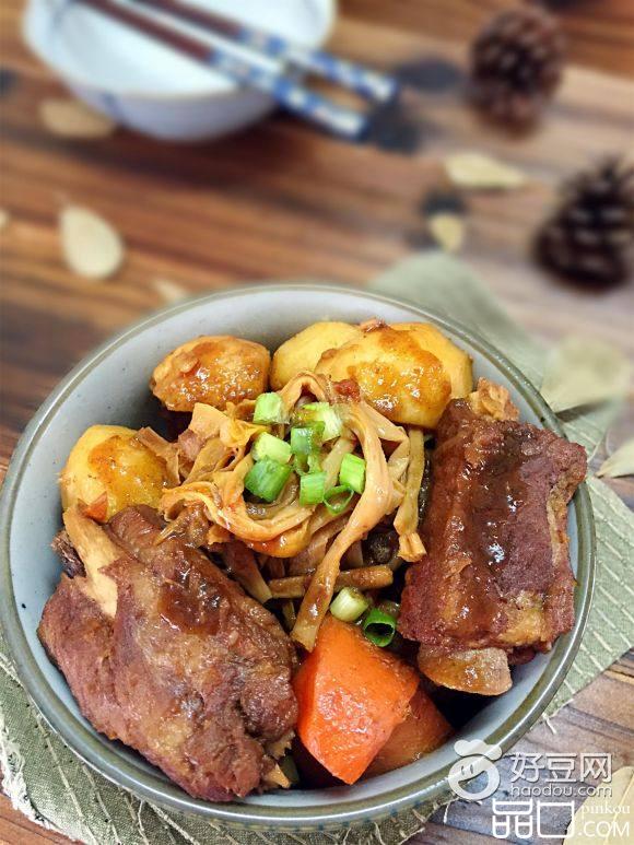 土豆黄花菜炖排骨