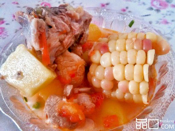 土豆番茄玉米排骨汤