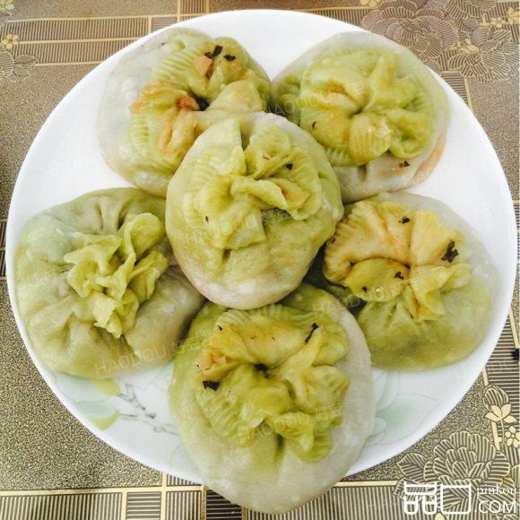 烫面白菜排骨包