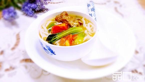 排骨蔬菜汤面