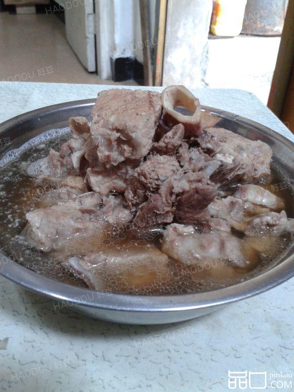 砂锅鱿鱼炖排骨汤