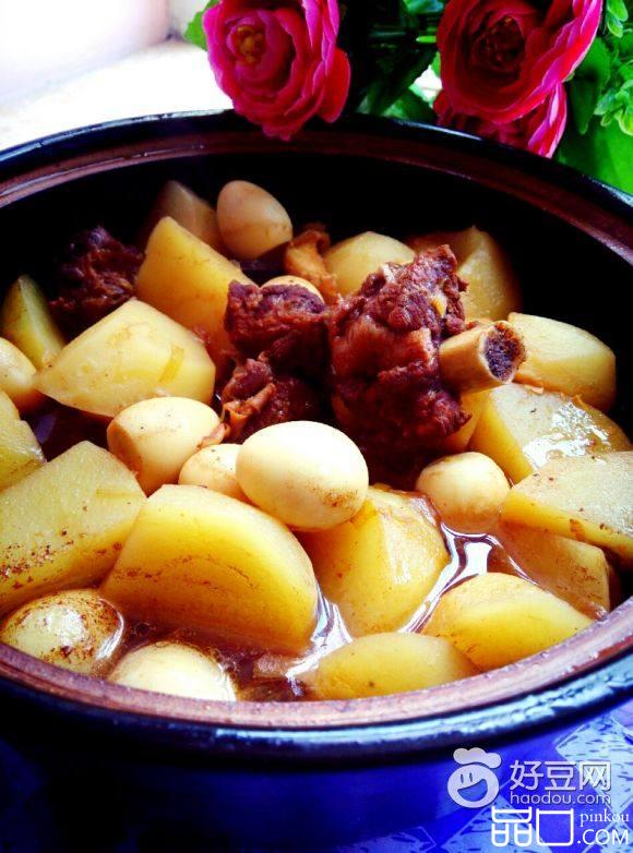 土豆鹌鹑蛋排骨煲