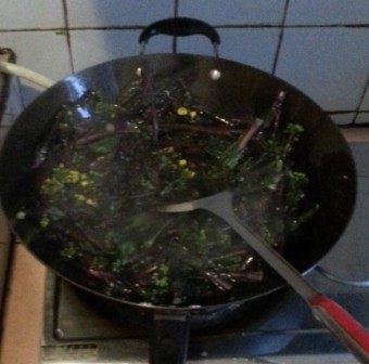 清炒红油菜步骤3
