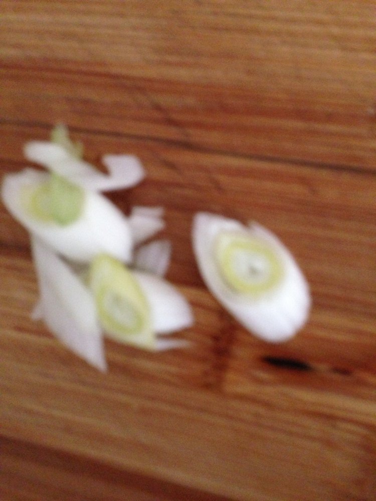 肉酱木耳炒芹菜步骤3