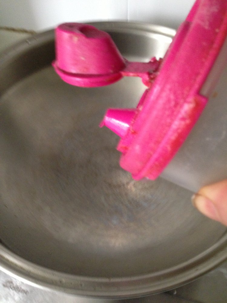 肉酱木耳炒芹菜步骤5
