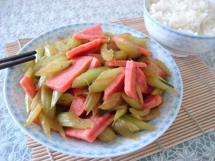 火腿肠炒西芹步骤9