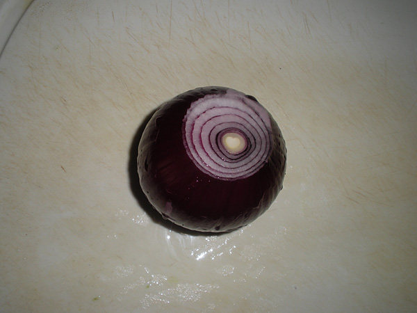 紫洋葱炒芹菜叶步骤2