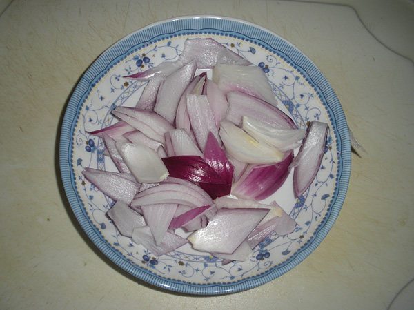 紫洋葱炒芹菜叶步骤4