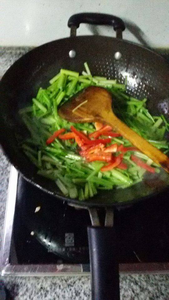 芹香肉丝步骤4