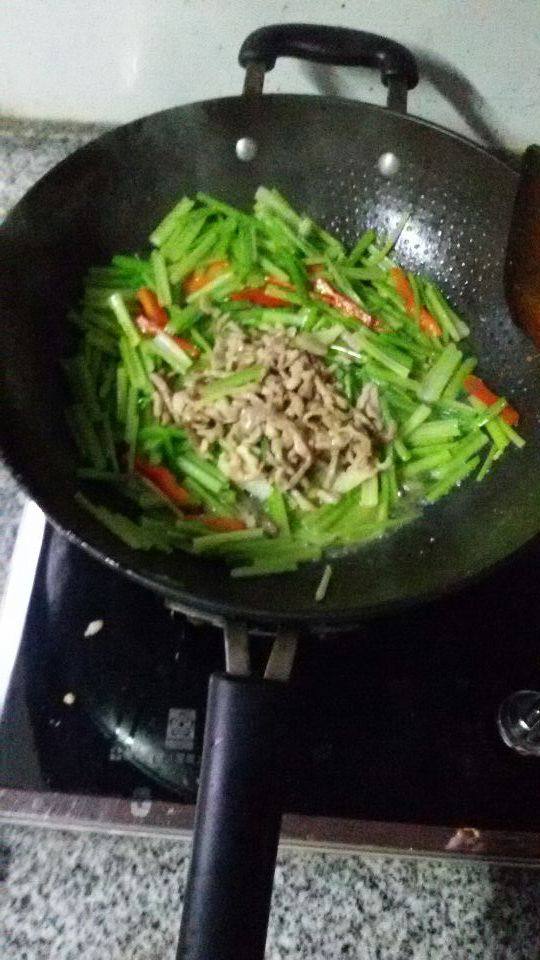 芹香肉丝步骤6