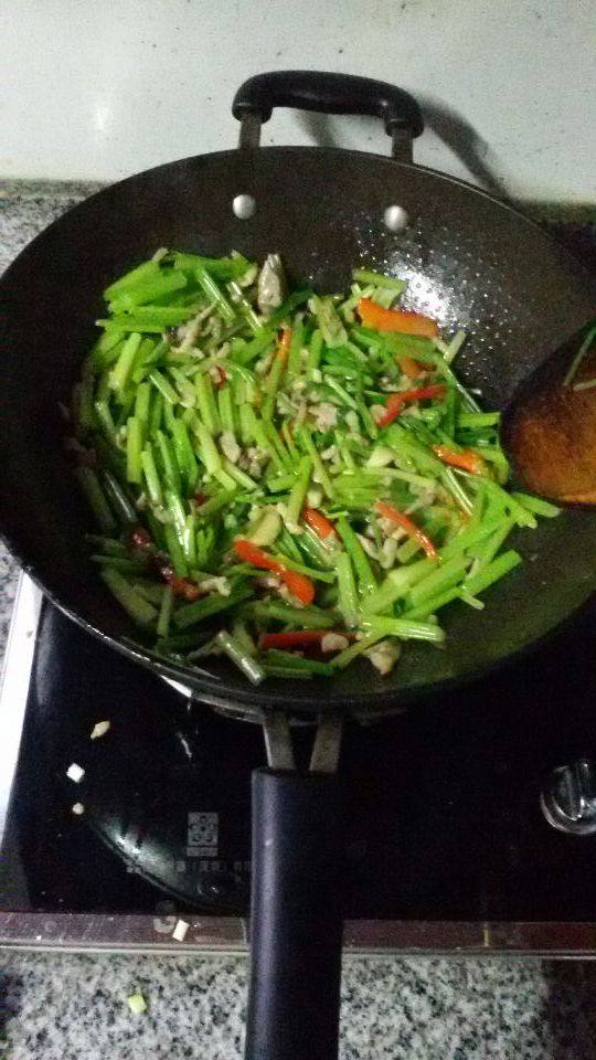 芹香肉丝步骤7