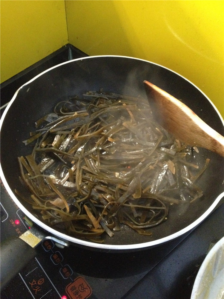 辣炒酱香海带步骤3