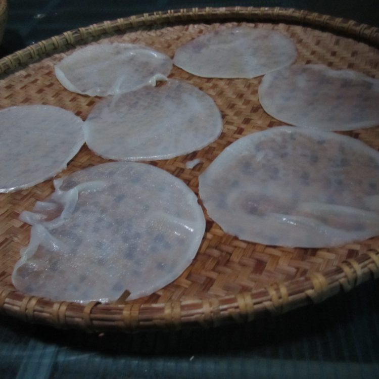 西芹胡萝卜丝拌粉皮步骤1