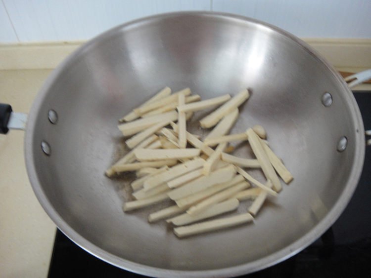 野水芹炒豆腐干步骤5