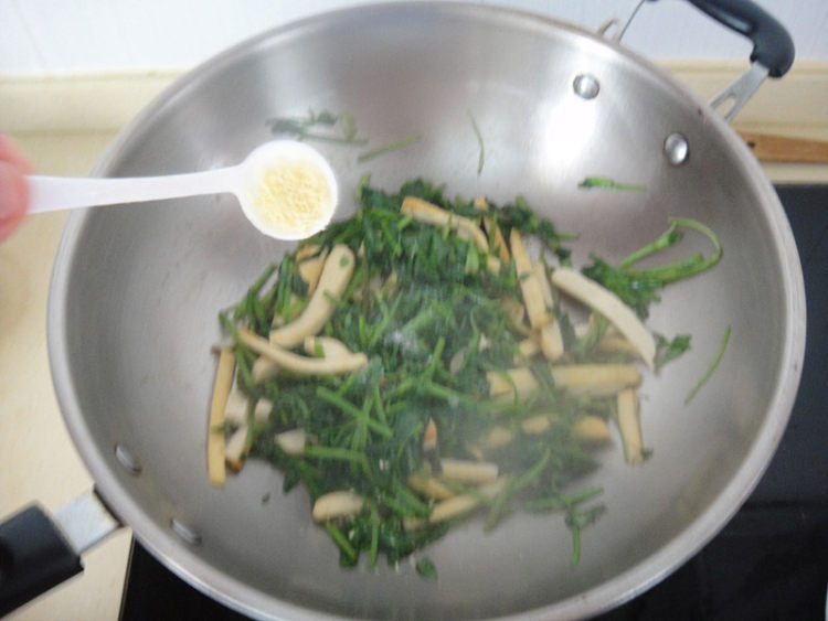 野水芹炒豆腐干步骤9