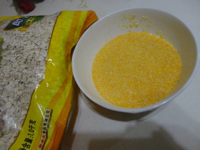 燕麦玉米粥步骤1