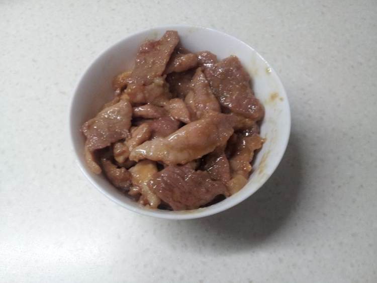 药芹炒肉片步骤5
