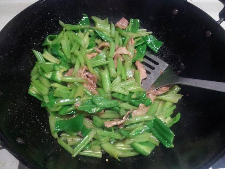 药芹炒肉片步骤10