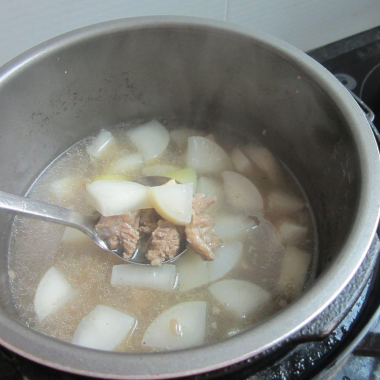 牛肉萝卜面步骤1