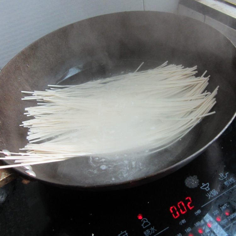 牛肉萝卜面步骤4