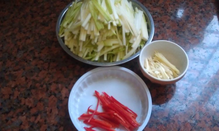酸香小瓜丝步骤2