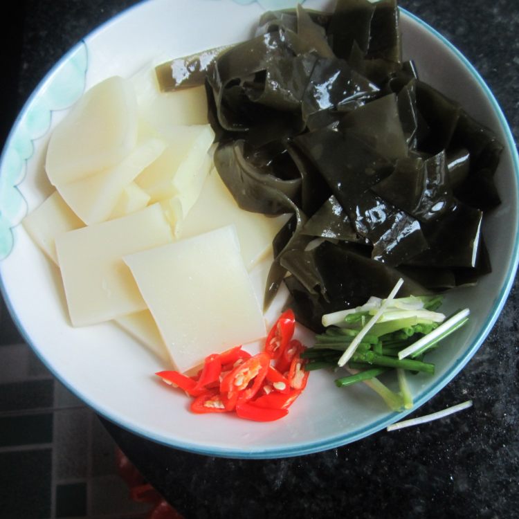 海带烧米豆腐步骤1