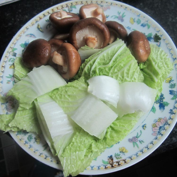 白菜煮香菇步骤1