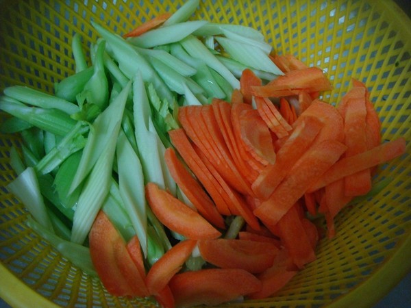 西芹炒豆腐步骤1