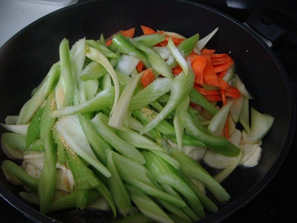 西芹炒豆腐步骤5
