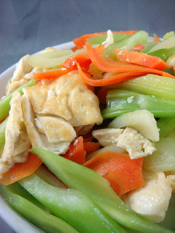 西芹炒豆腐步骤7