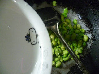 西芹炒蚕豆步骤5