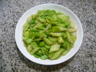 西芹炒蚕豆步骤11