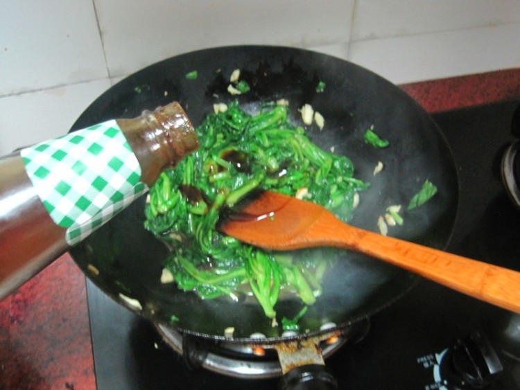 蒜蓉炒茼蒿步骤8