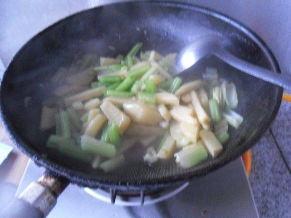 芹菜炖土豆步骤9