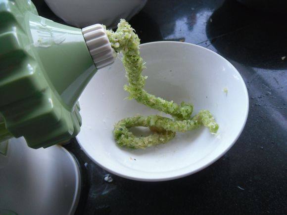 芹菜白萝卜汁步骤8