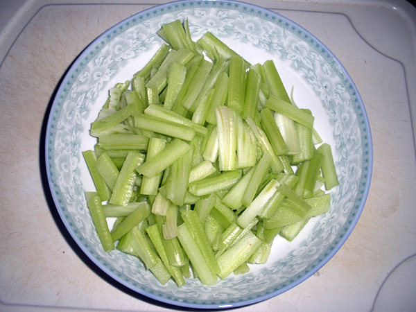 辣味西芹豆腐条步骤5