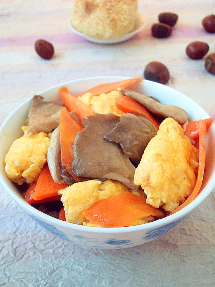 胡萝卜平菇炒鸡蛋步骤9