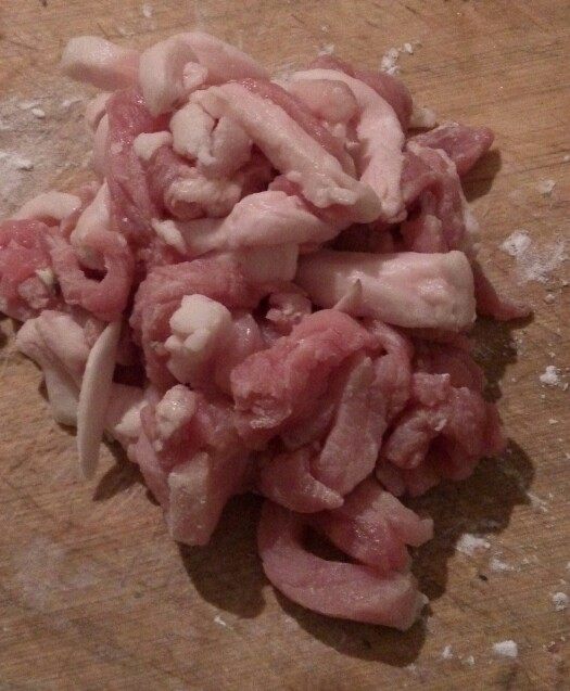 鸡腿菇炒肉步骤3