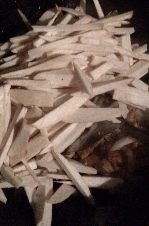 鸡腿菇炒肉步骤9