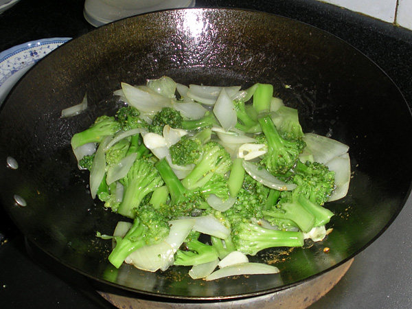 洋葱烧西兰花步骤13