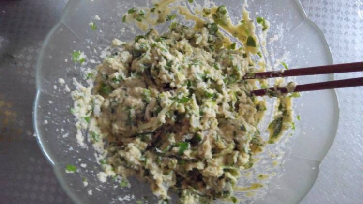 豆渣芹菜叶丸子步骤5