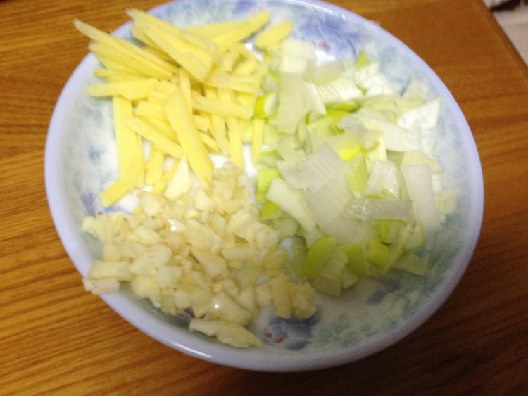 芹菜炒粉丝步骤4