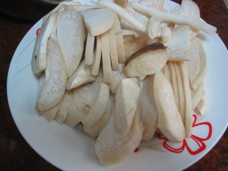 西芹炒杏鲍菇步骤1