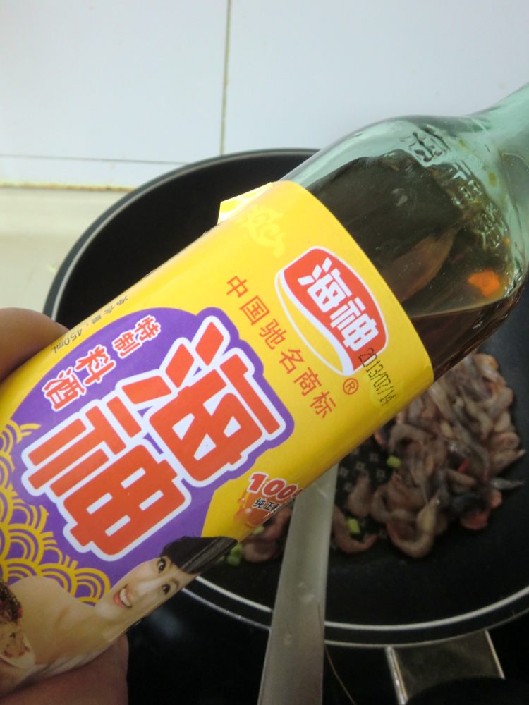 芹菜炒河虾步骤4