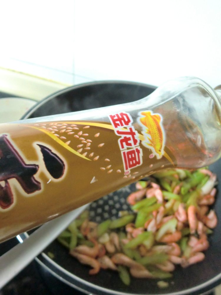 芹菜炒河虾步骤12