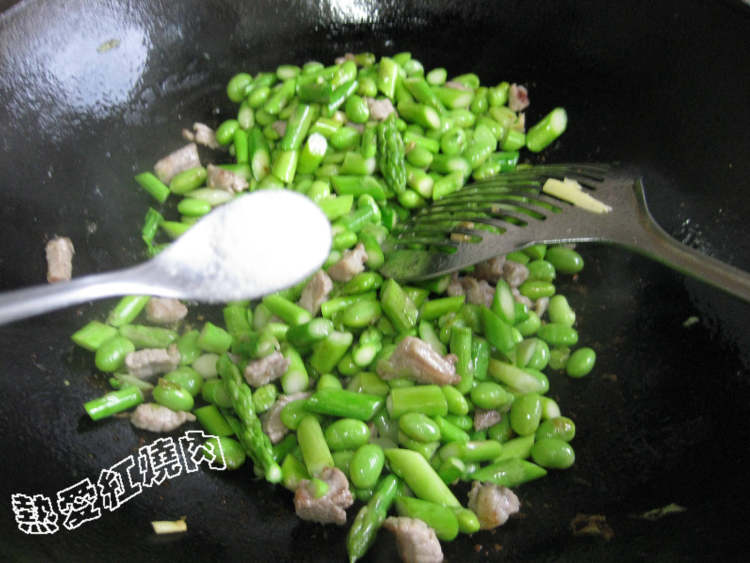 芦笋炒毛豆步骤7
